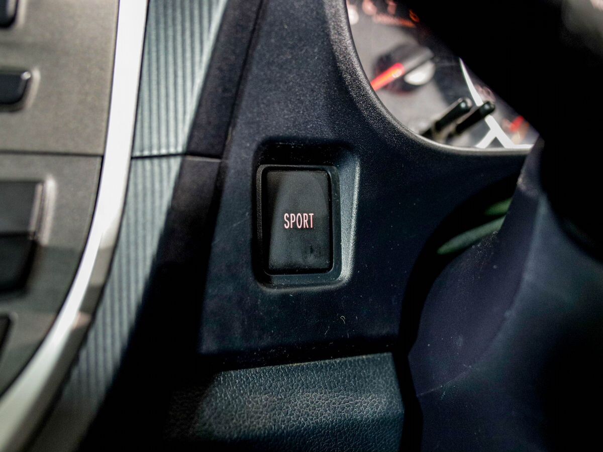Toyota Ractis 2012 - фото автомобиля