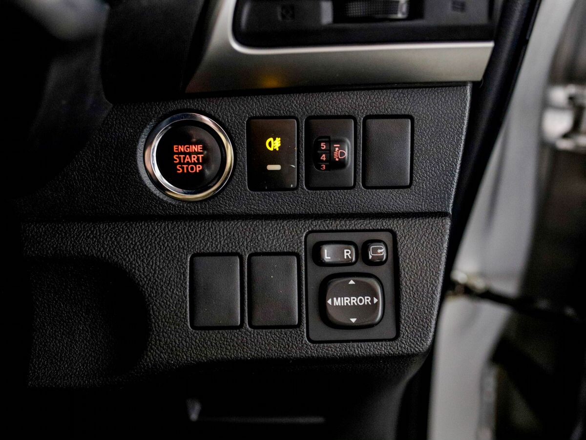 Toyota Ractis 2012 - фото автомобиля