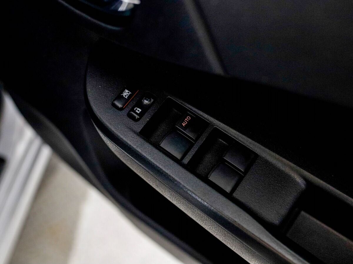 Toyota Ractis 2012 - фото автомобиля