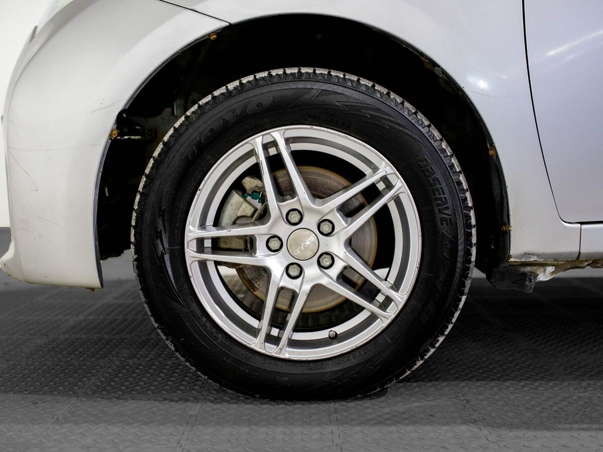 Toyota Ractis 2012 - фото автомобиля