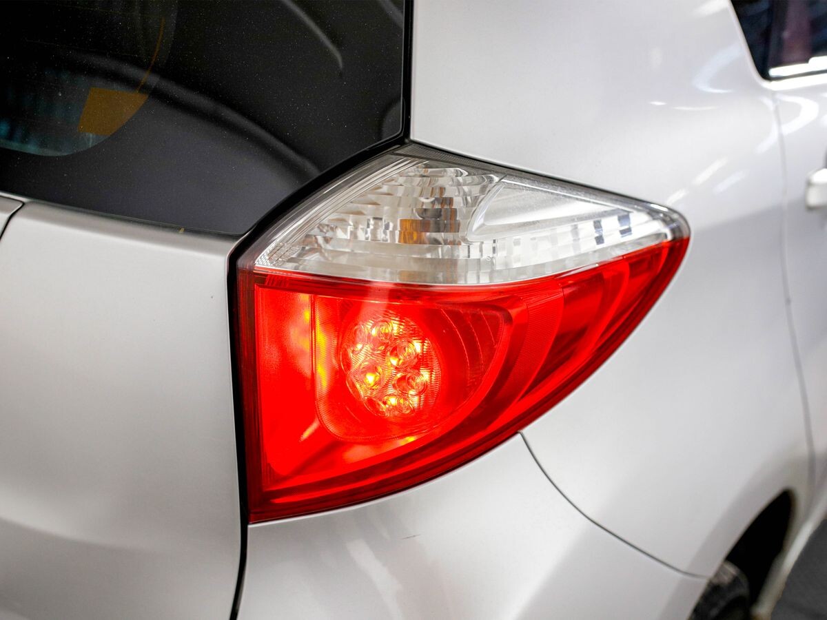Toyota Ractis 2012 - фото автомобиля