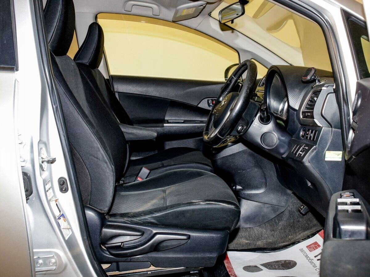 Toyota Ractis 2012 - фото автомобиля