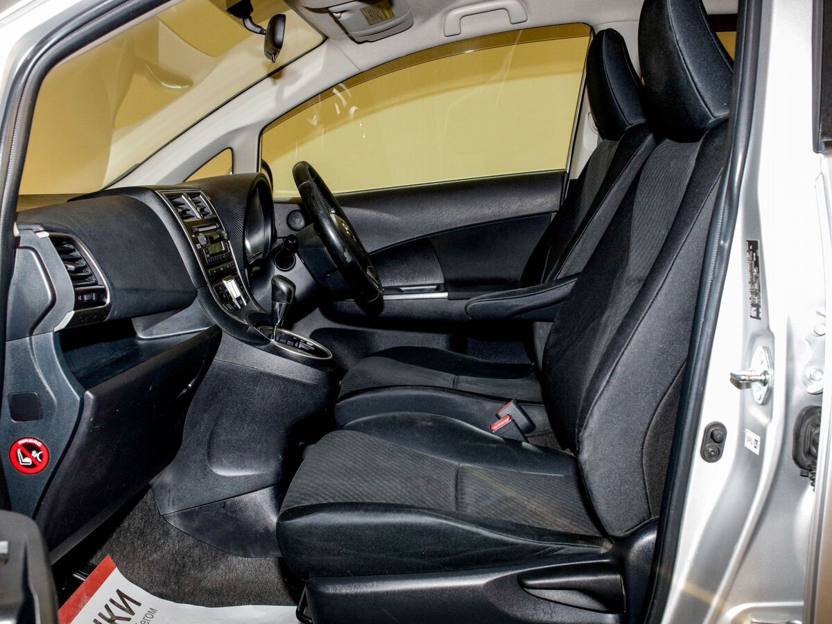 Toyota Ractis 2012 - фото автомобиля