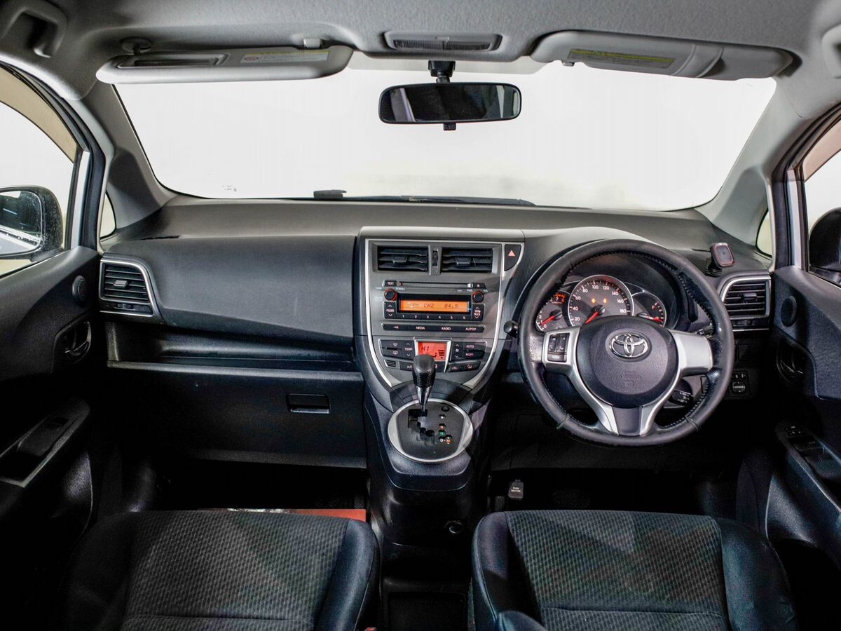 Toyota Ractis 2012 - фото автомобиля