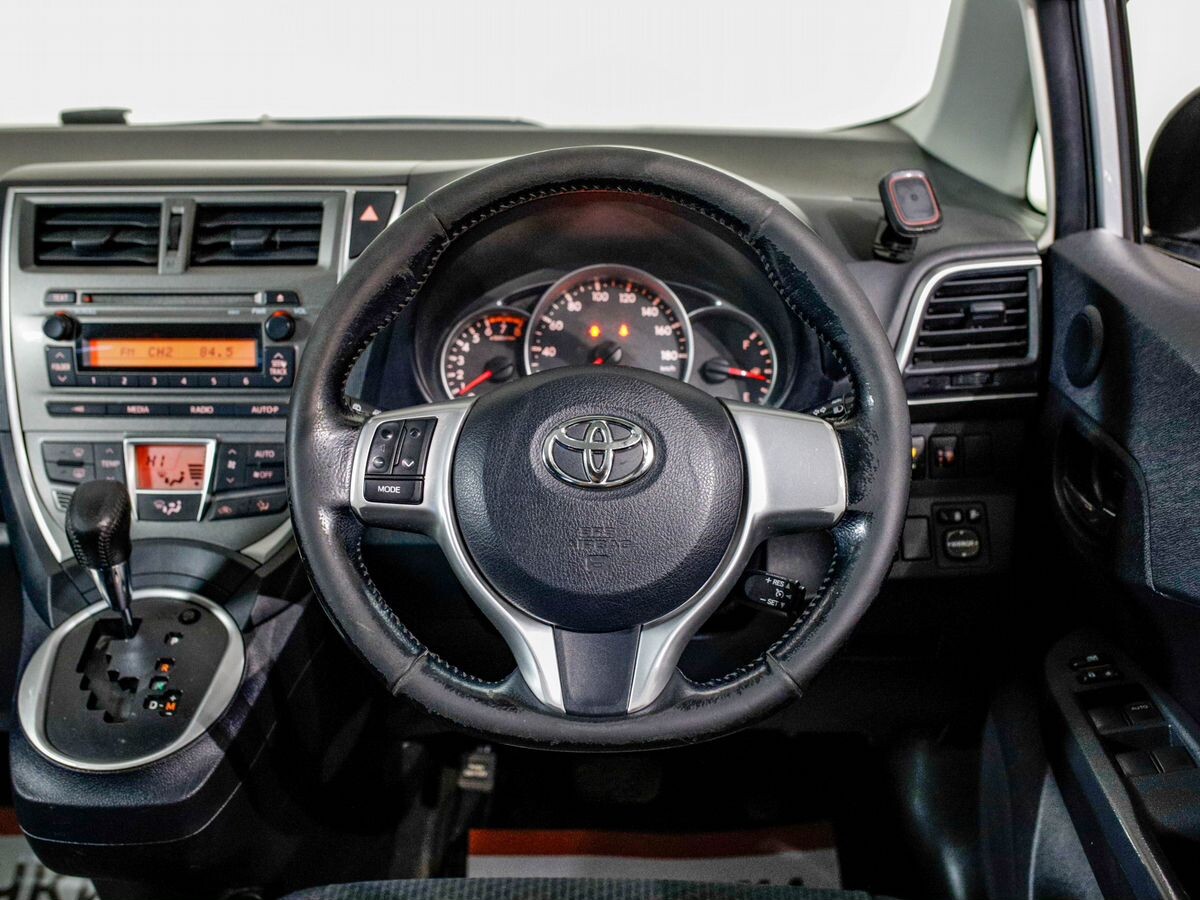 Toyota Ractis 2012 - фото автомобиля