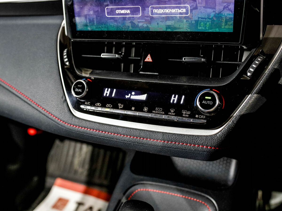 Toyota Corolla 2018 - фото автомобиля