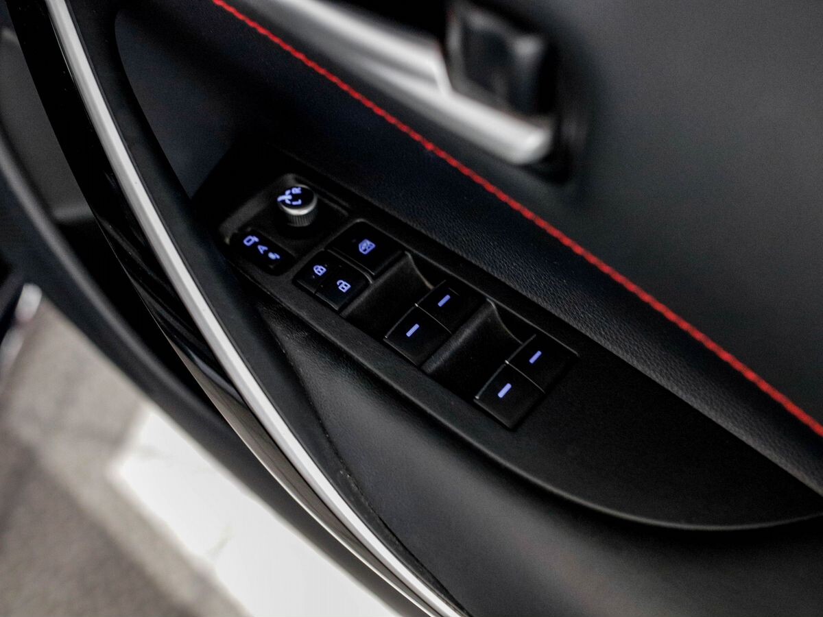 Toyota Corolla 2018 - фото автомобиля