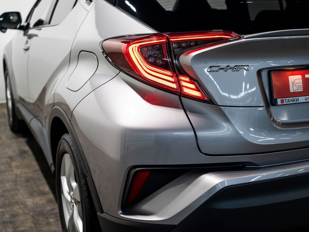 Toyota C-HR 2019 - фото автомобиля