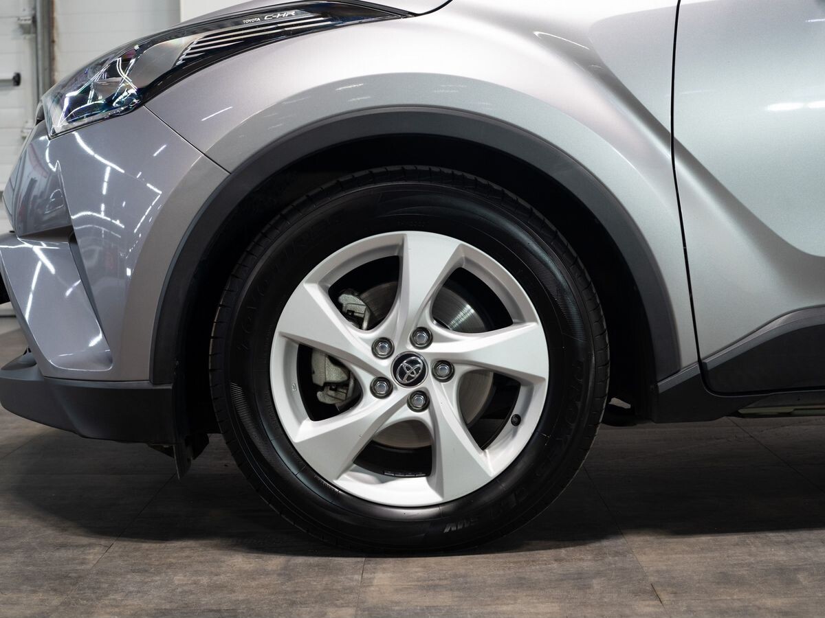 Toyota C-HR 2019 - фото автомобиля