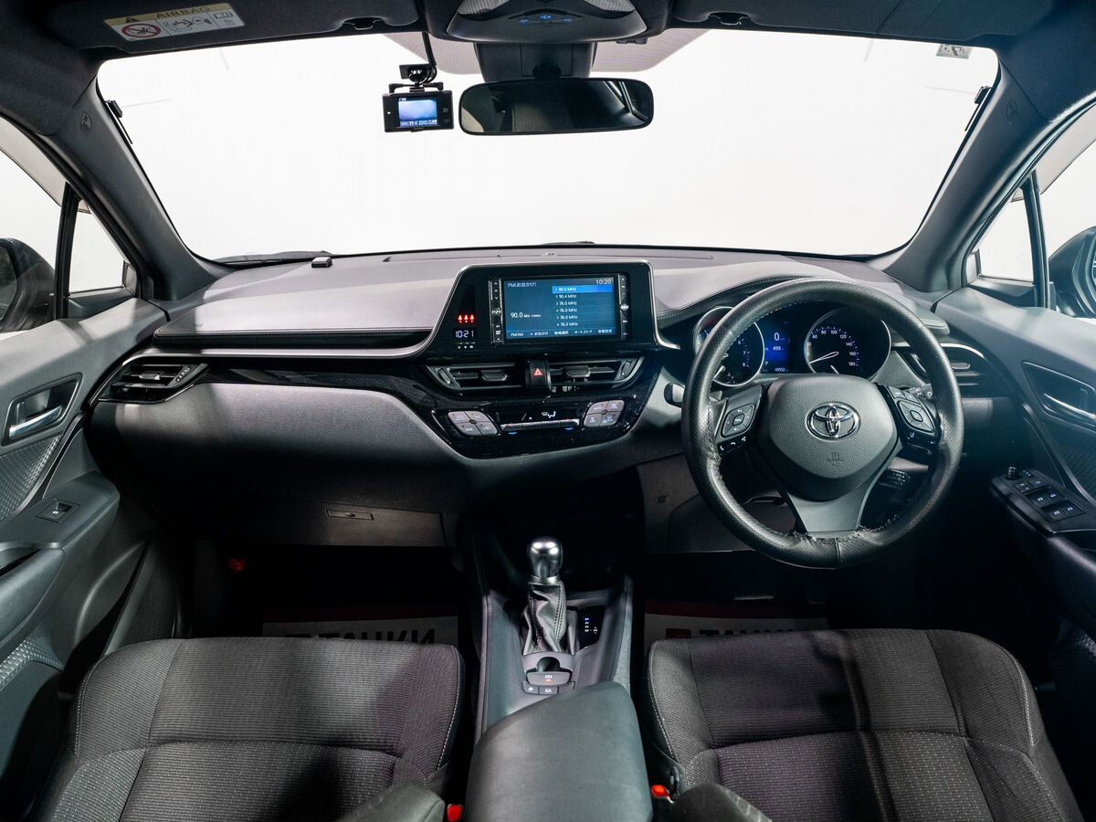 Toyota C-HR 2019 - фото автомобиля