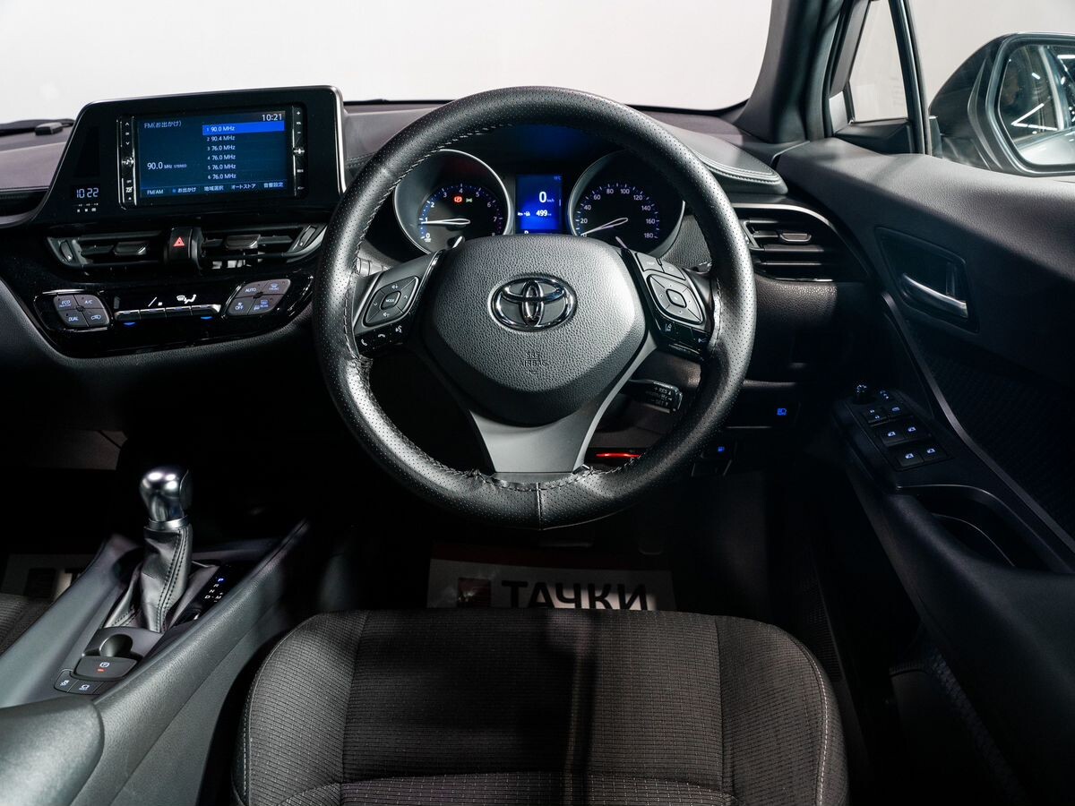 Toyota C-HR 2019 - фото автомобиля