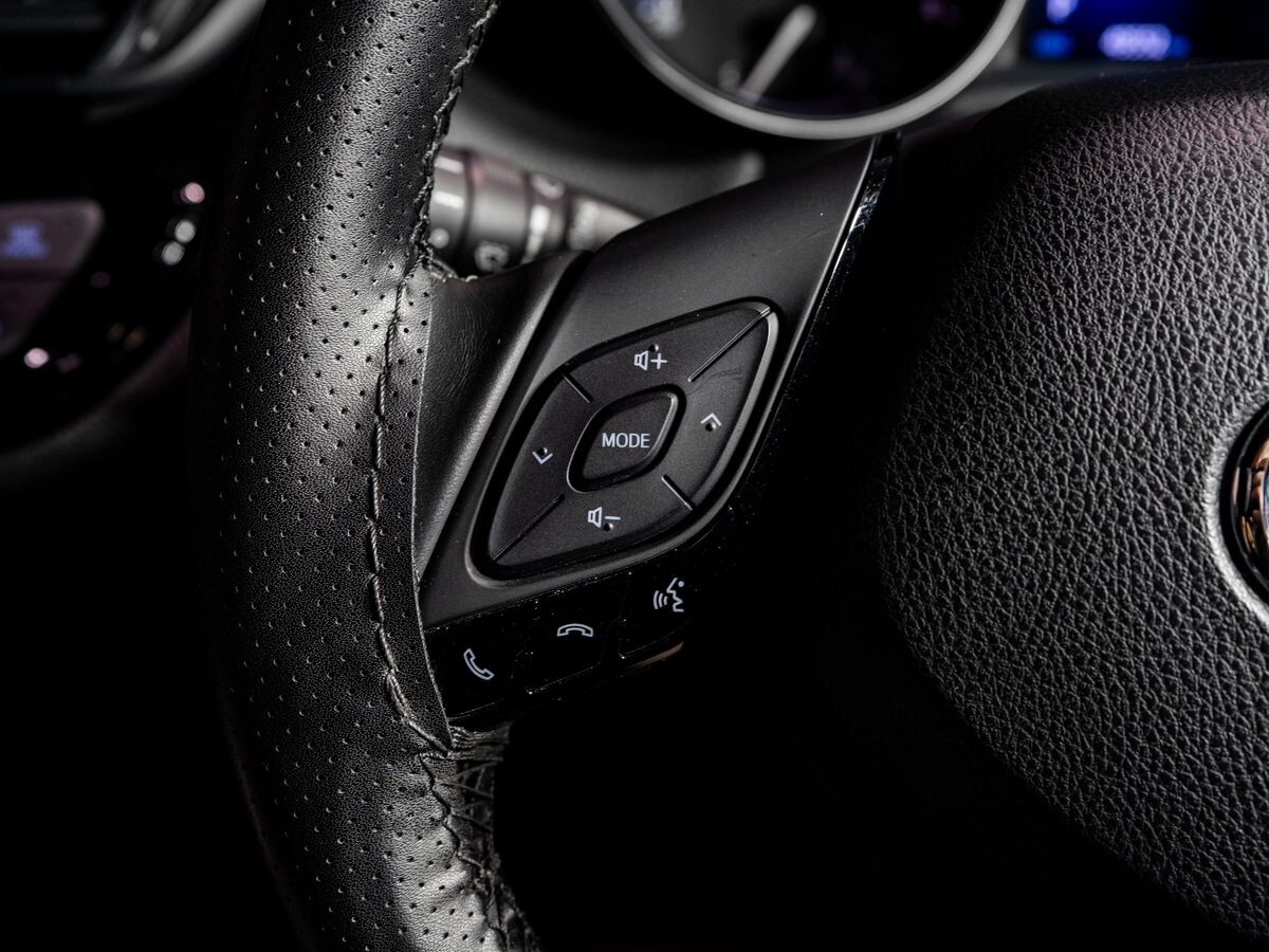 Toyota C-HR 2019 - фото автомобиля