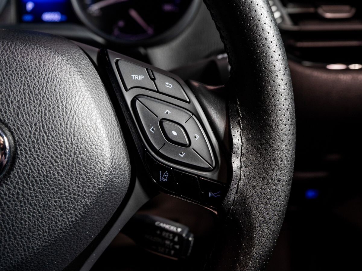 Toyota C-HR 2019 - фото автомобиля