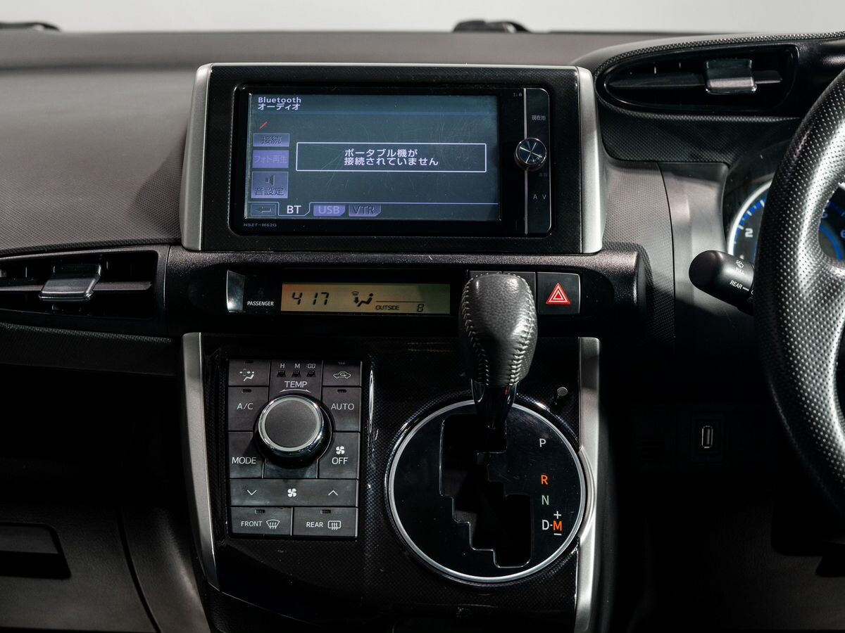 Toyota Wish 2012 - фото автомобиля