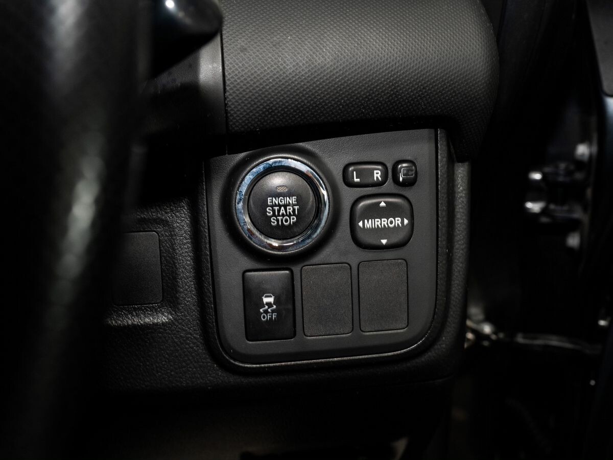 Toyota Wish 2012 - фото автомобиля