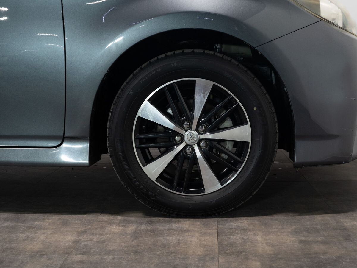 Toyota Wish 2012 - фото автомобиля