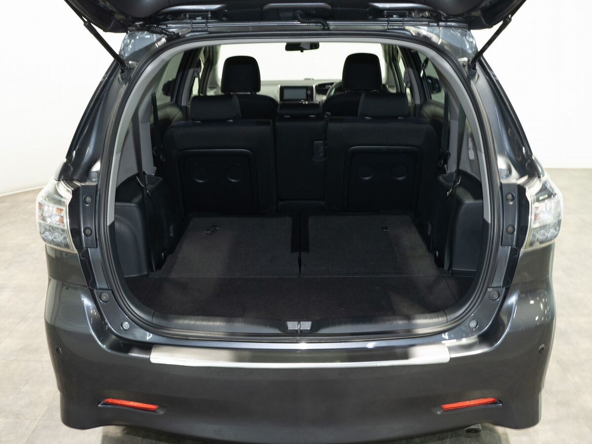 Toyota Wish 2012 - фото автомобиля