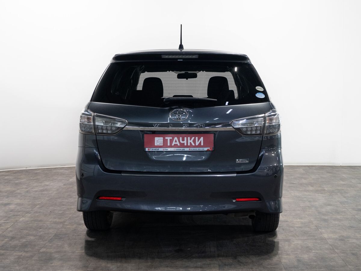 Toyota Wish 2012 - фото автомобиля