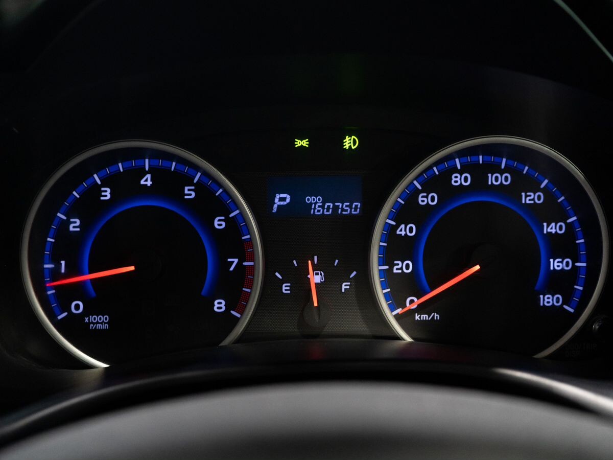 Toyota Wish 2012 - фото автомобиля