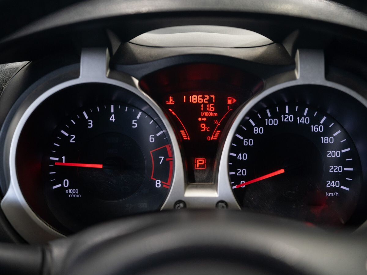 Nissan Juke 2012 - фото автомобиля