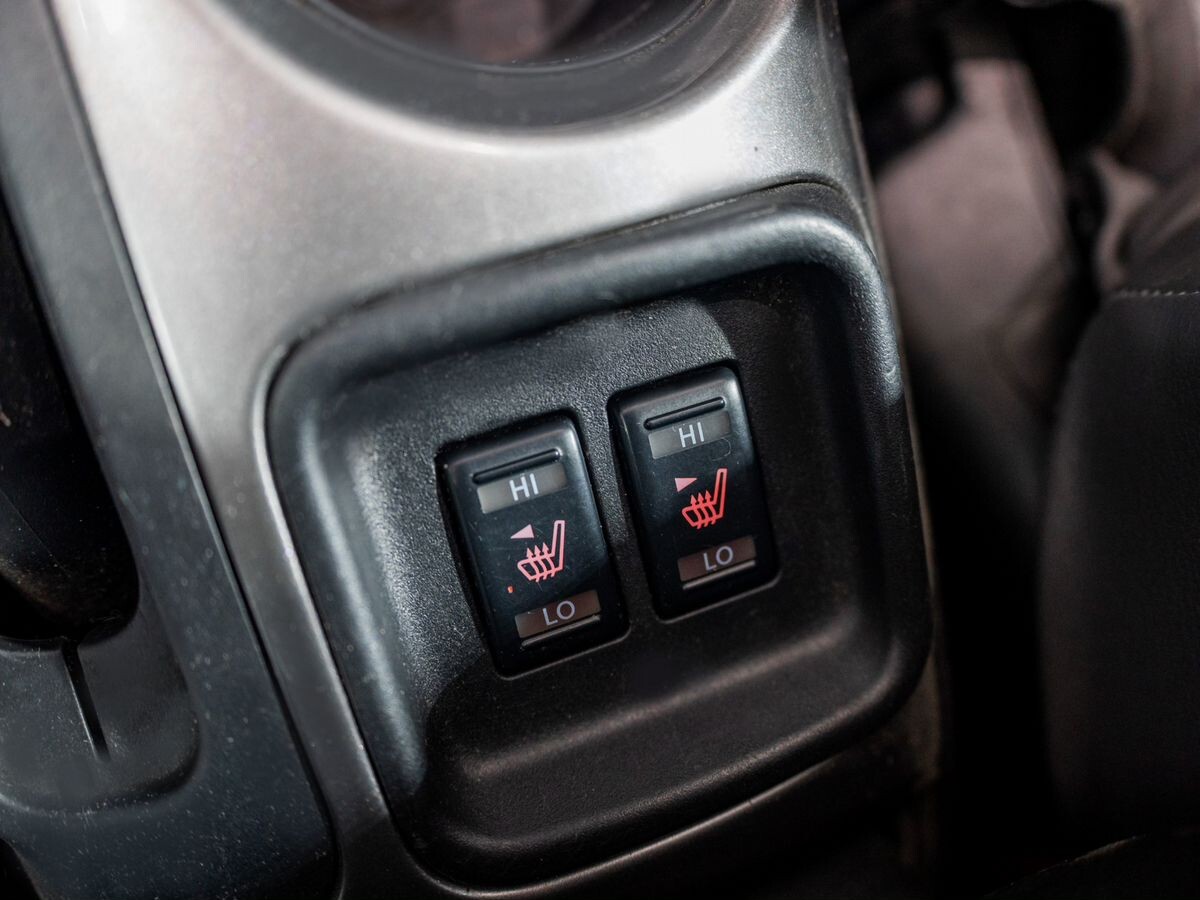 Nissan Juke 2012 - фото автомобиля
