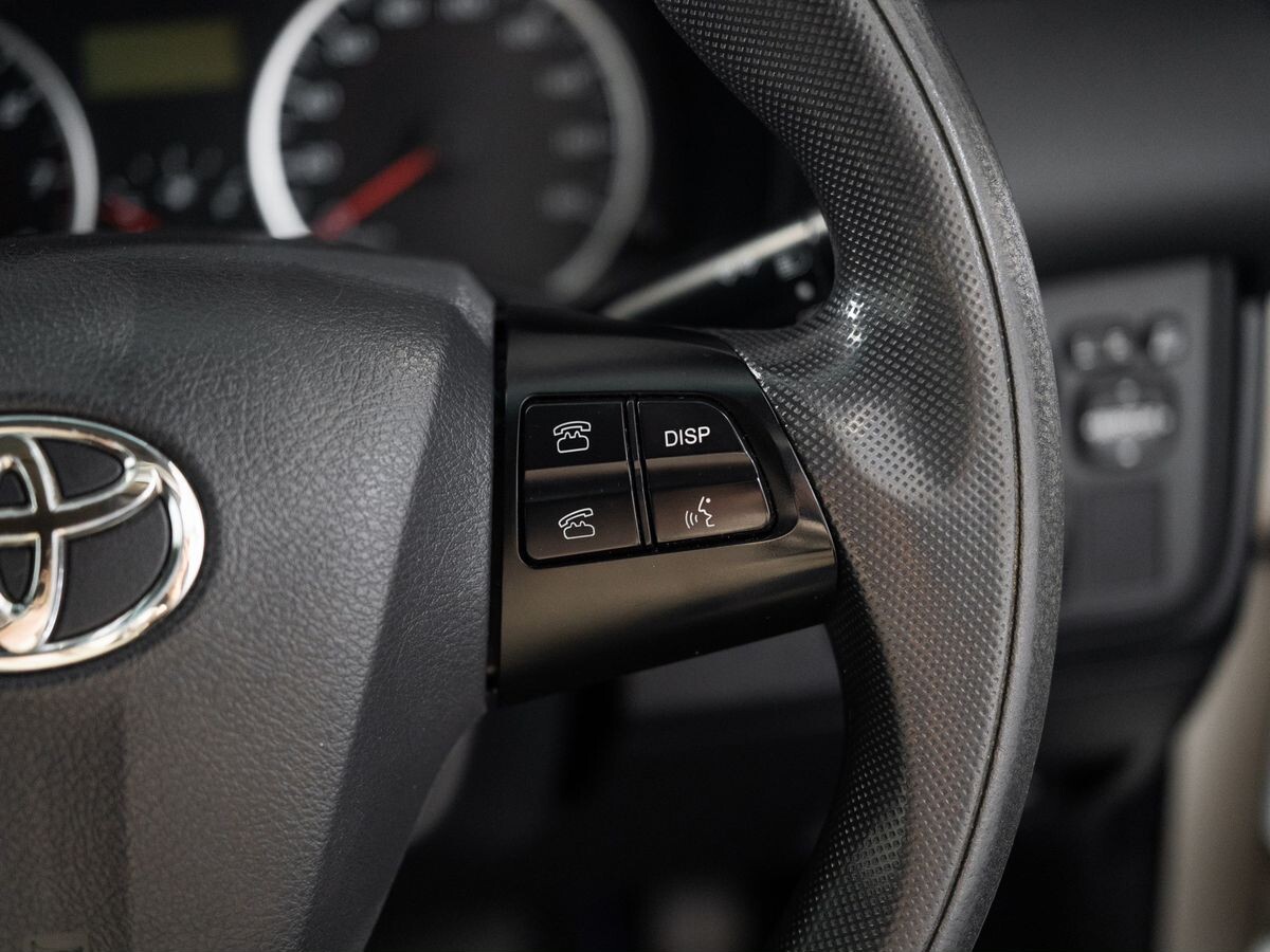 Toyota Wish 2013 - фото автомобиля
