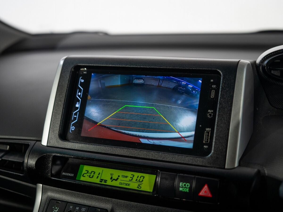 Toyota Wish 2013 - фото автомобиля