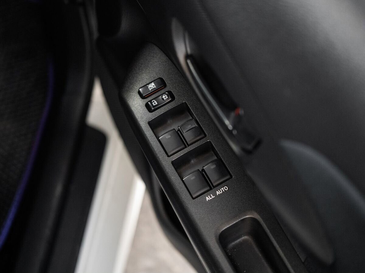 Toyota Wish 2013 - фото автомобиля