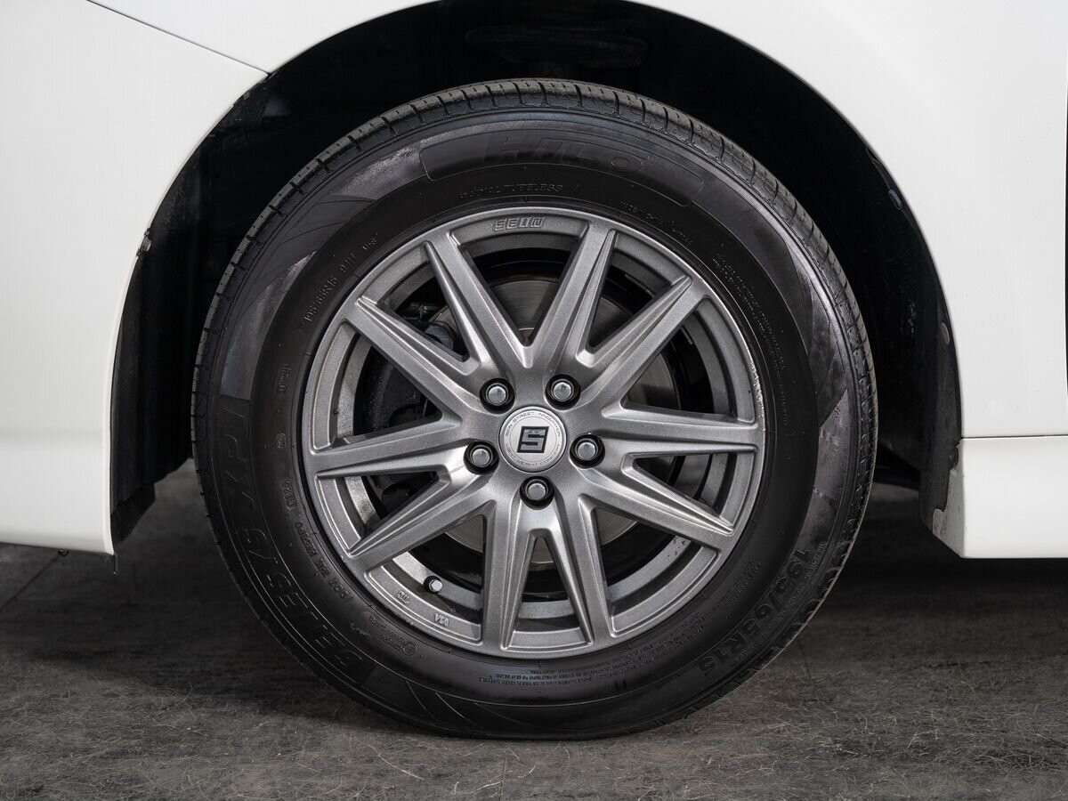 Toyota Wish 2013 - фото автомобиля