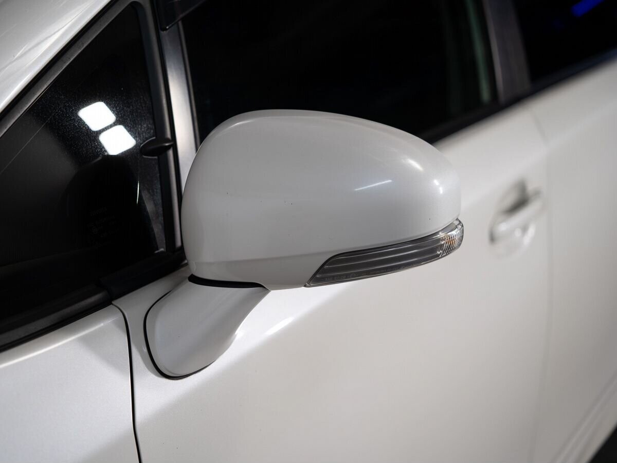 Toyota Wish 2013 - фото автомобиля