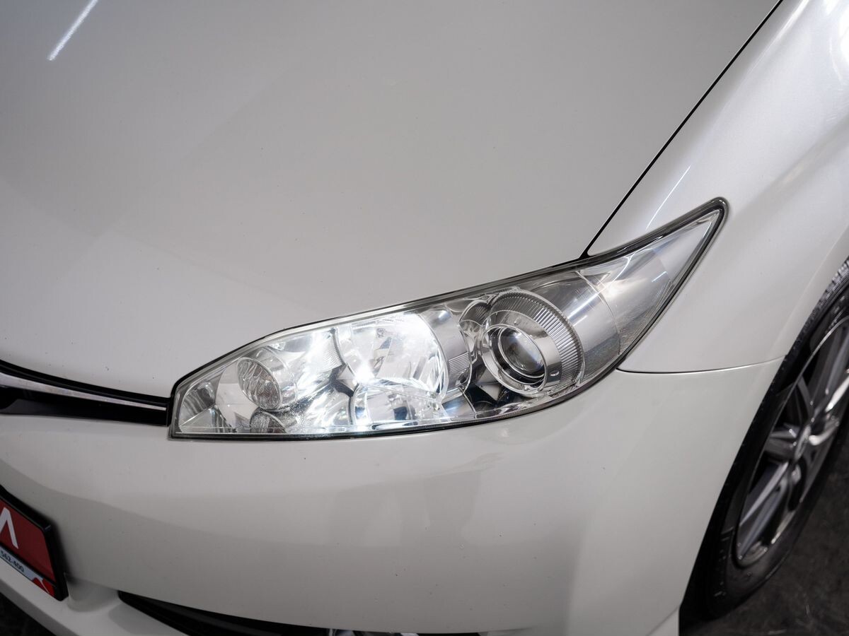 Toyota Wish 2013 - фото автомобиля
