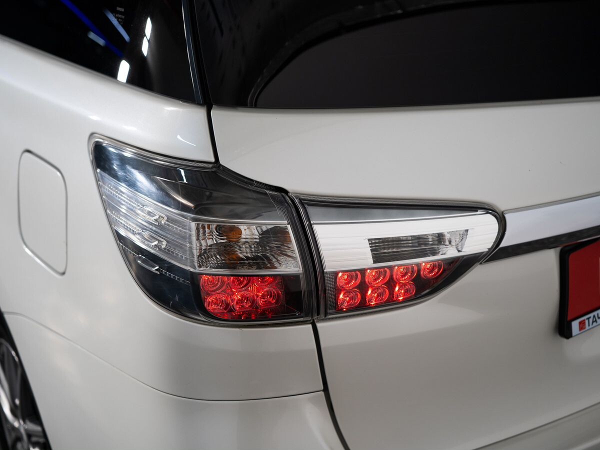 Toyota Wish 2013 - фото автомобиля