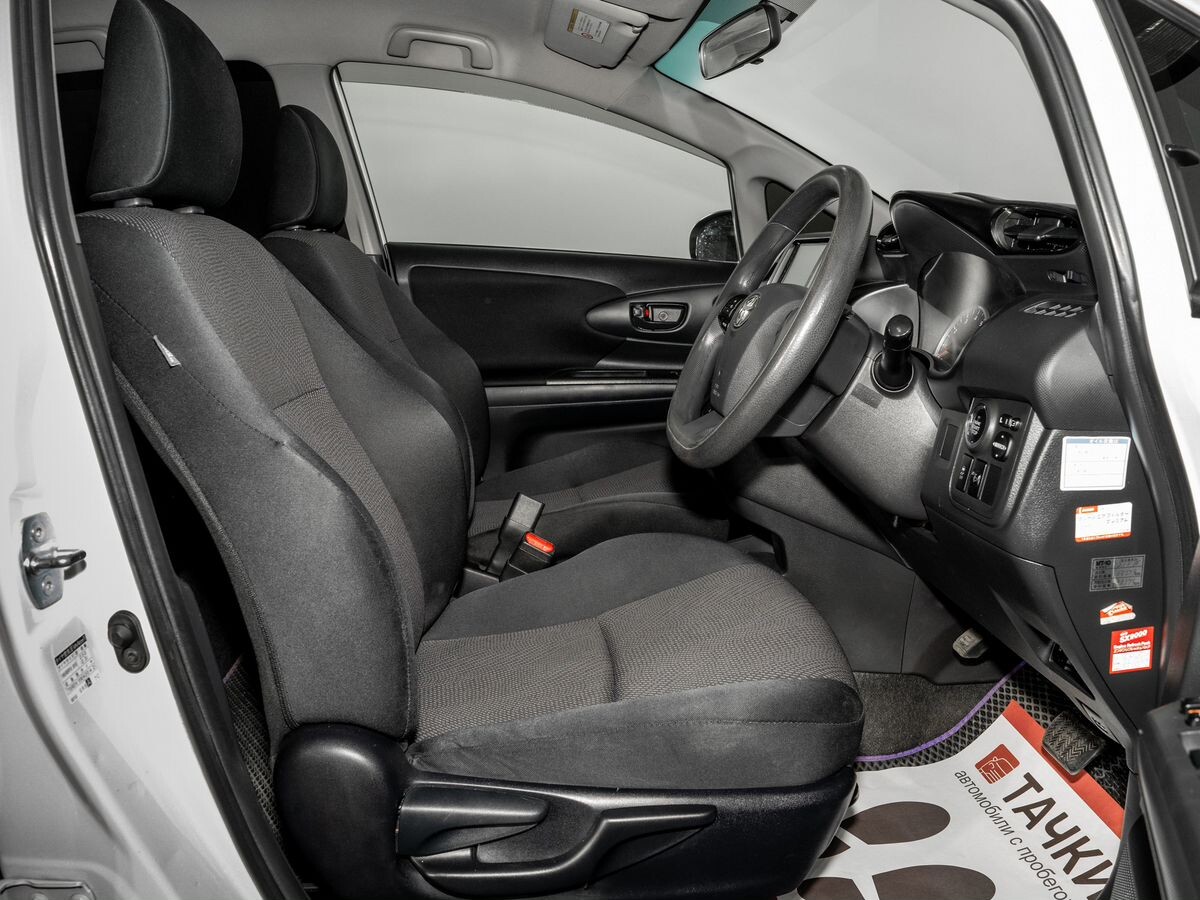 Toyota Wish 2013 - фото автомобиля