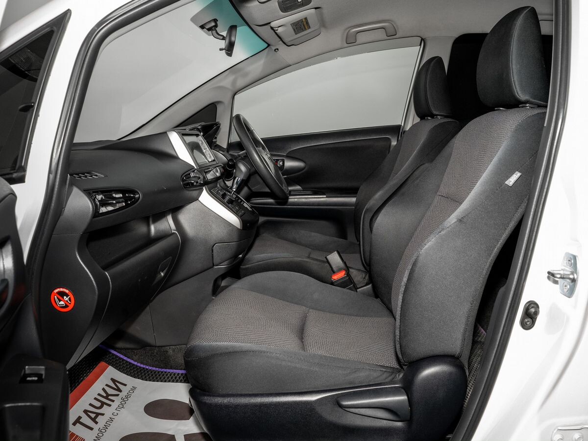 Toyota Wish 2013 - фото автомобиля