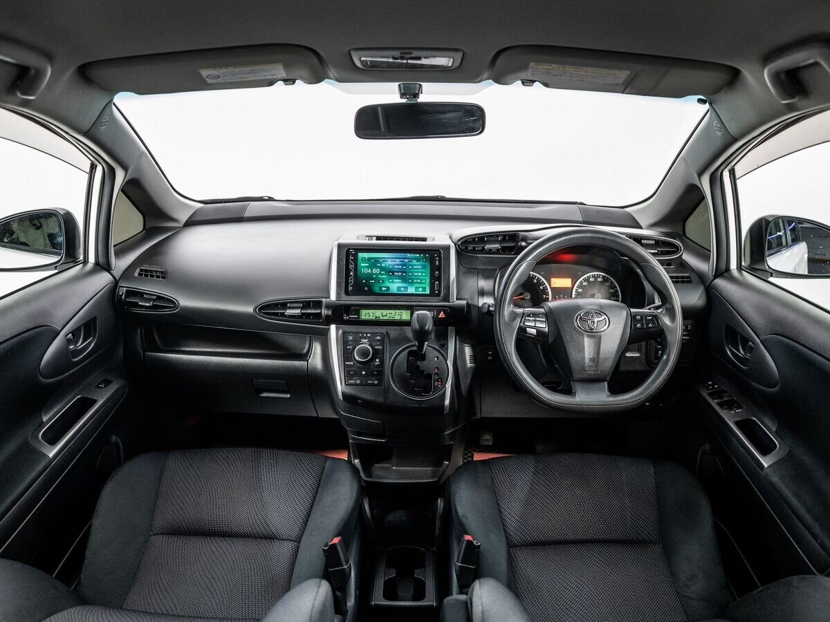 Toyota Wish 2013 - фото автомобиля