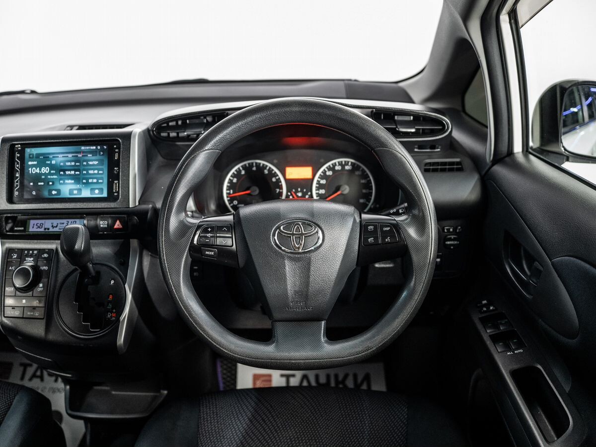 Toyota Wish 2013 - фото автомобиля