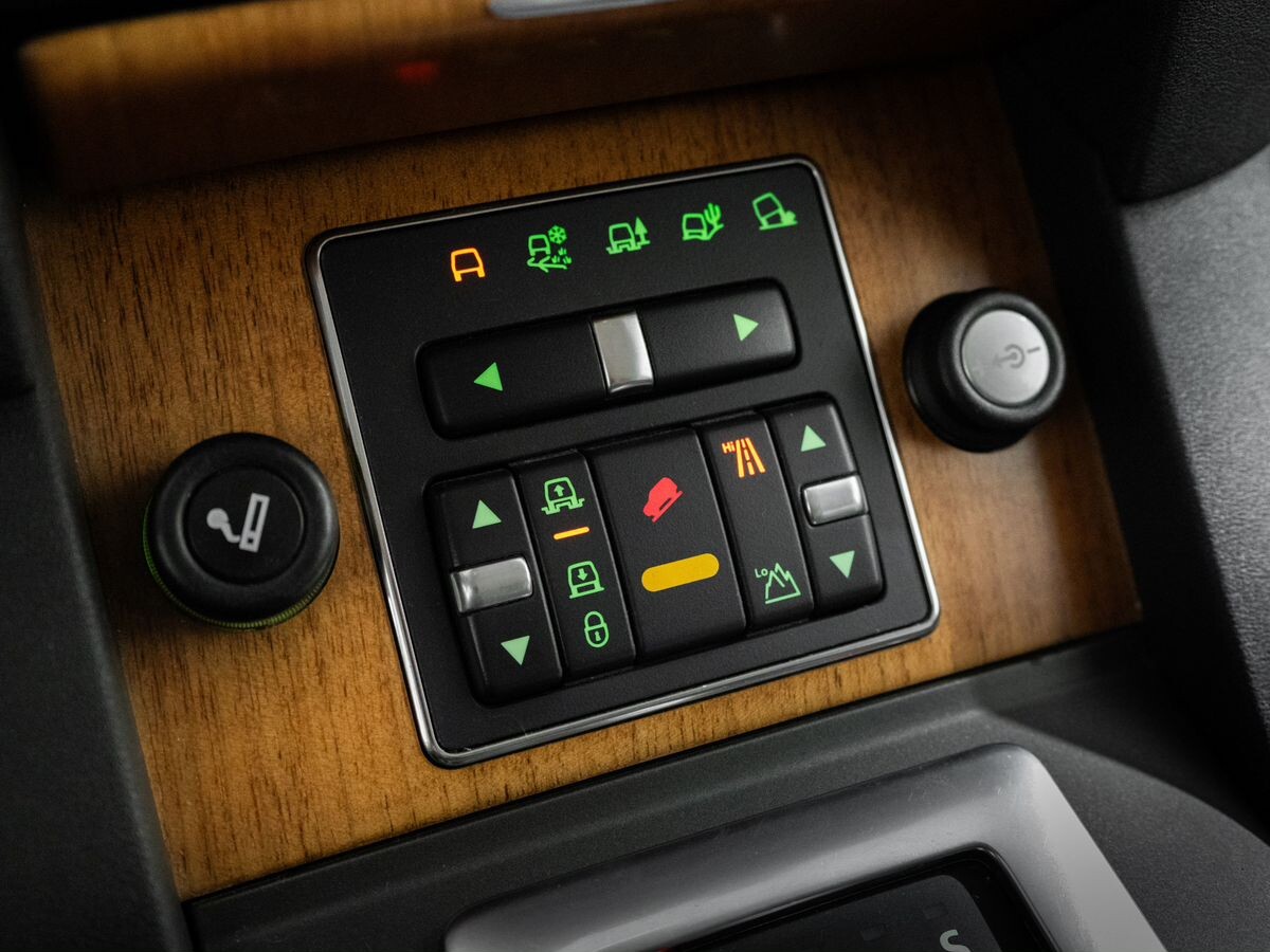Land Rover Discovery 2013 - фото автомобиля