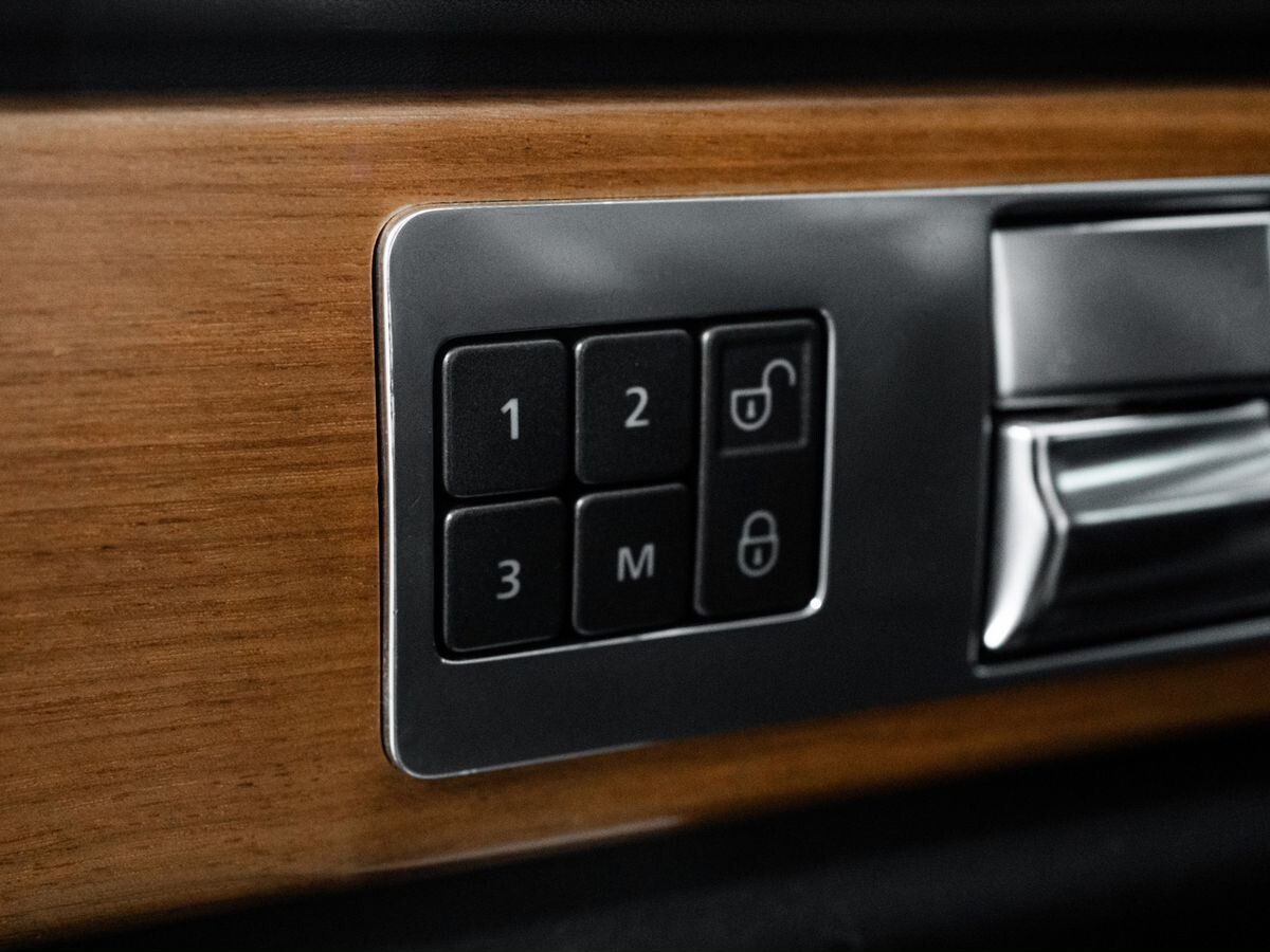 Land Rover Discovery 2013 - фото автомобиля