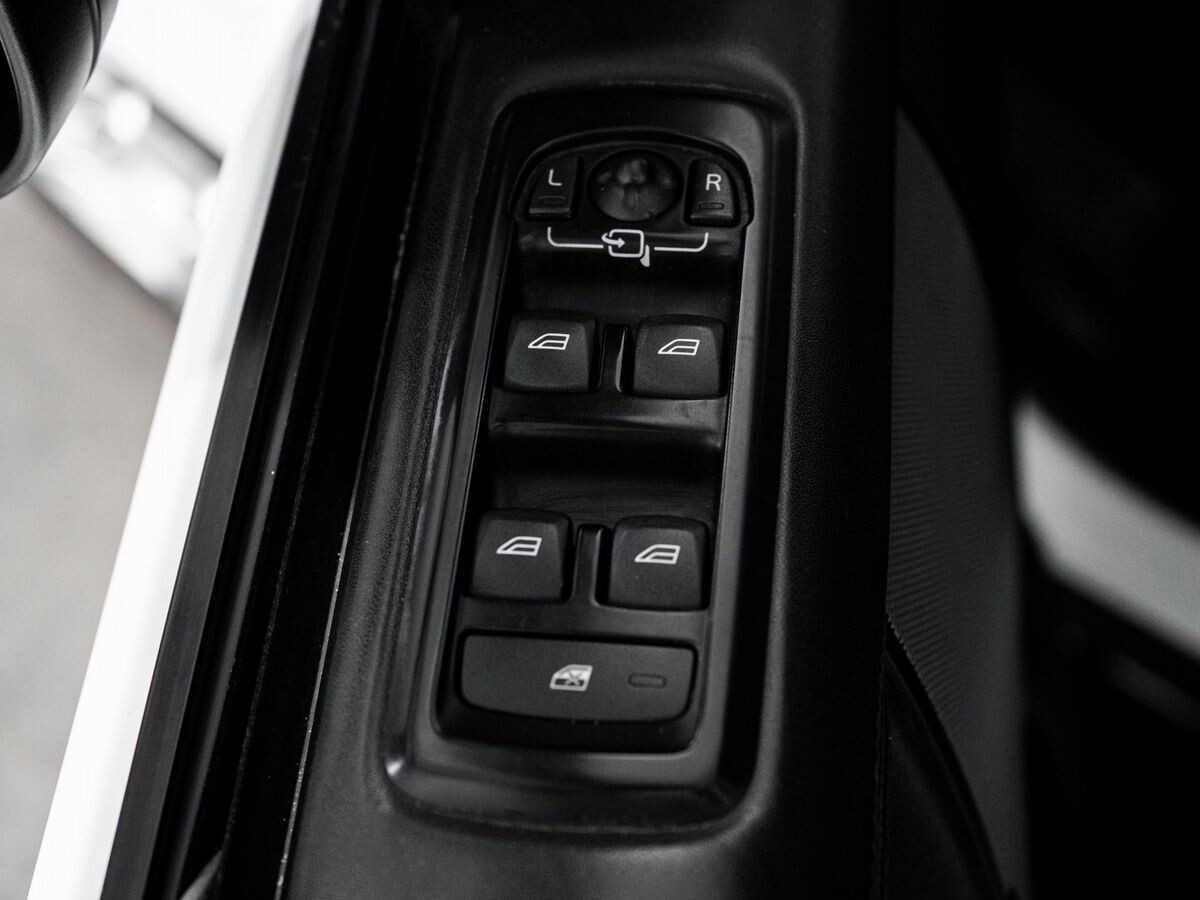 Land Rover Discovery 2013 - фото автомобиля