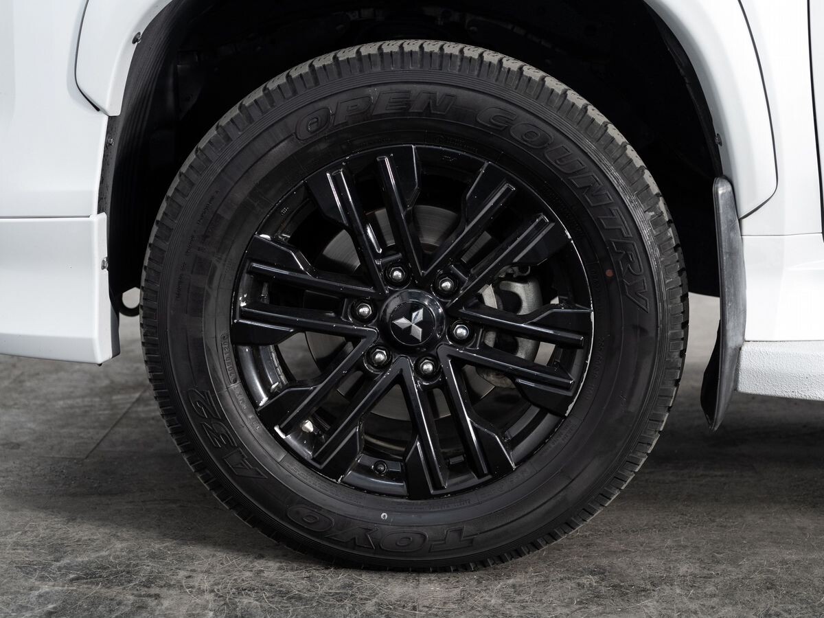 Mitsubishi Pajero Sport 2020 - фото автомобиля