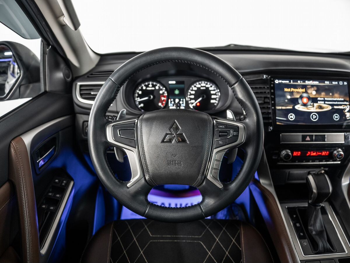Mitsubishi Pajero Sport 2020 - фото автомобиля