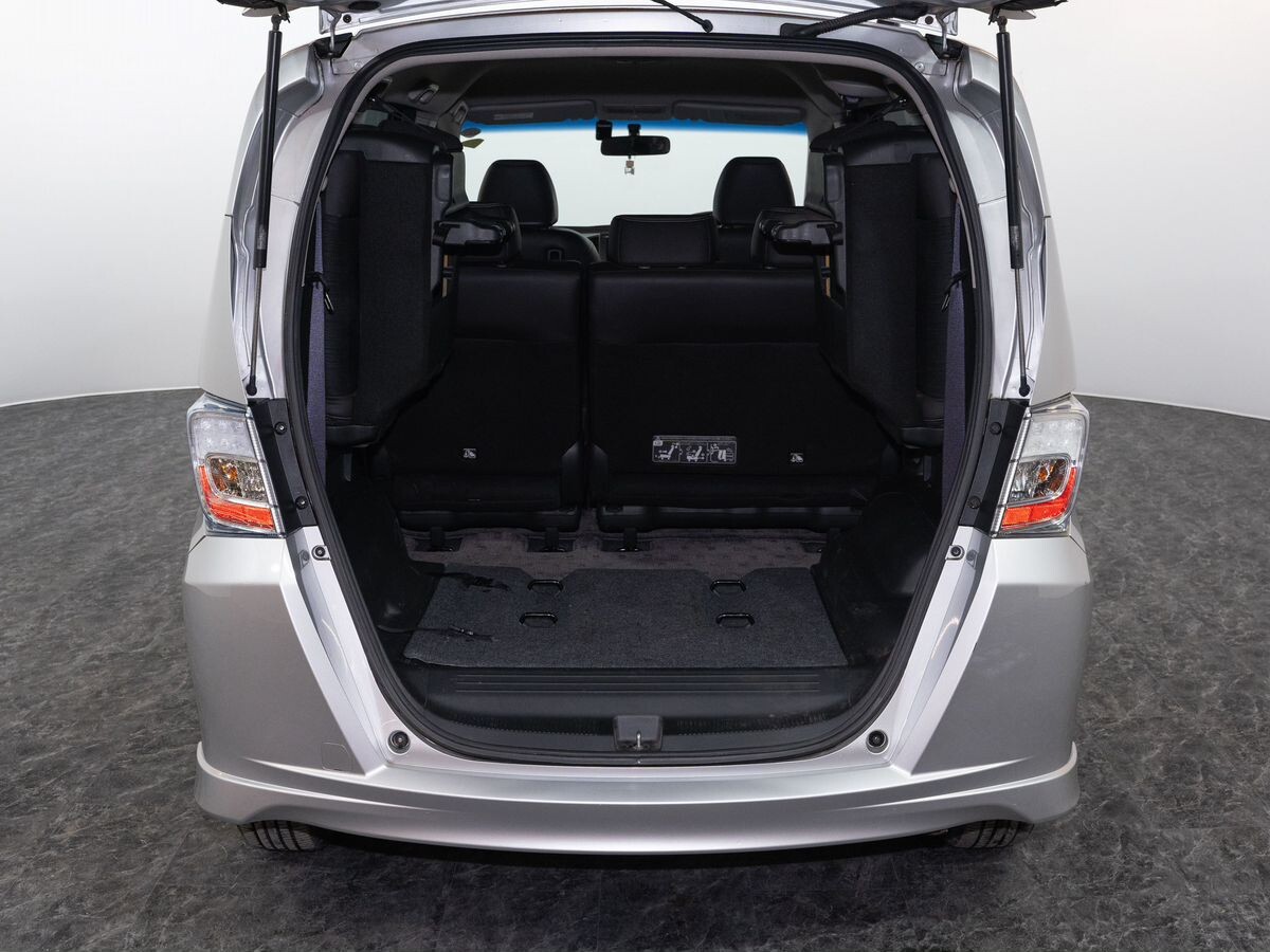 Honda Freed 2012 - фото автомобиля