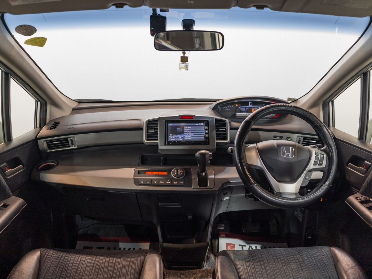 Honda Freed 2012 - фото автомобиля