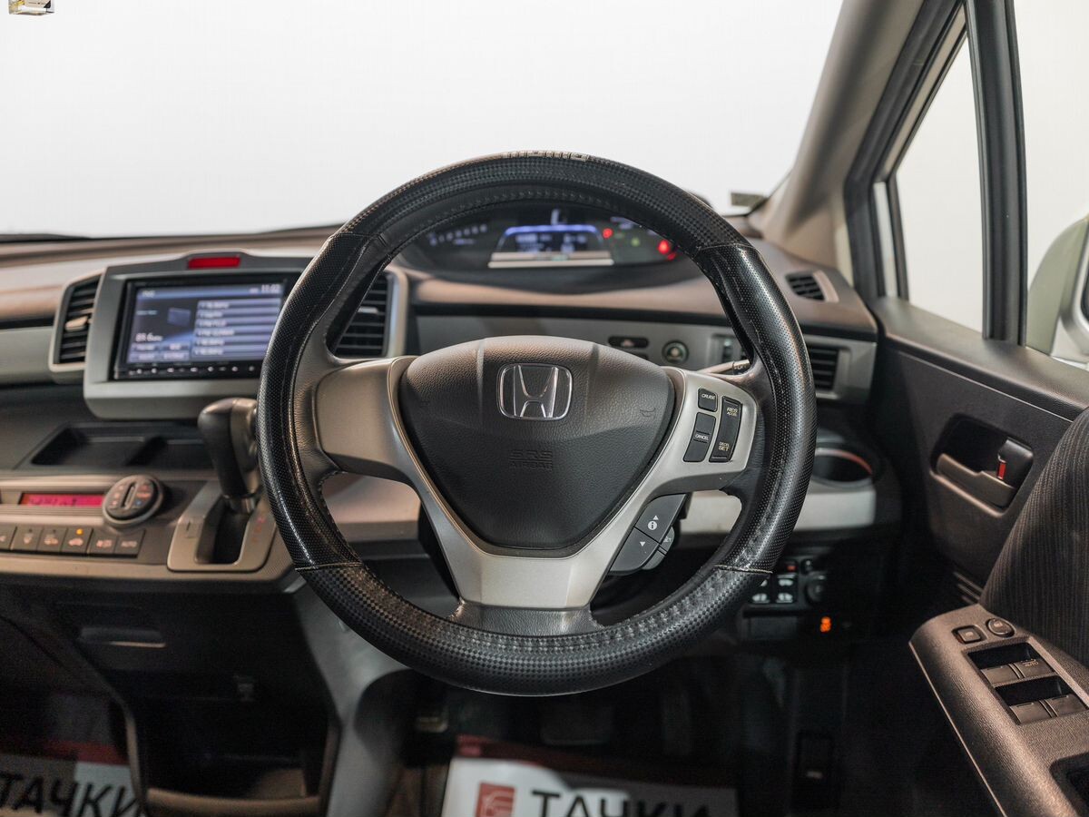 Honda Freed 2012 - фото автомобиля
