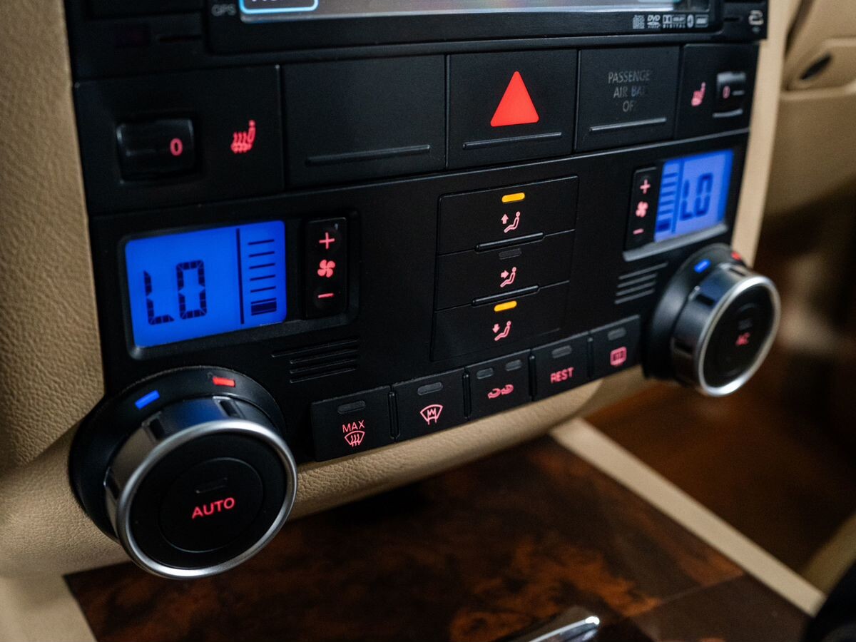 Volkswagen Touareg 2008 - фото автомобиля