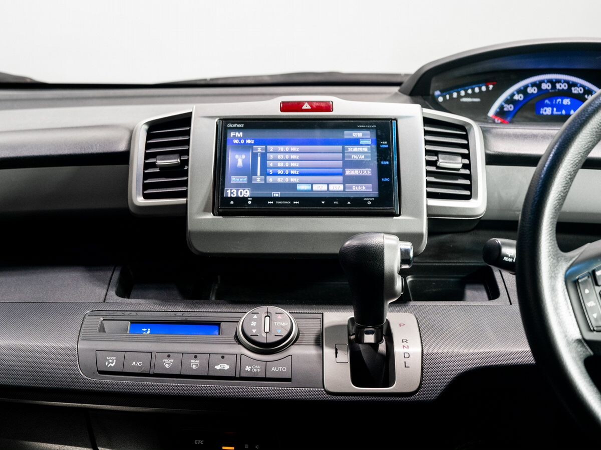 Honda Freed 2014 - фото автомобиля