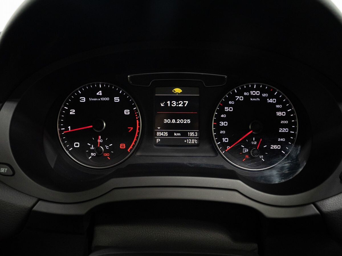 Audi Q3 2015 - фото автомобиля
