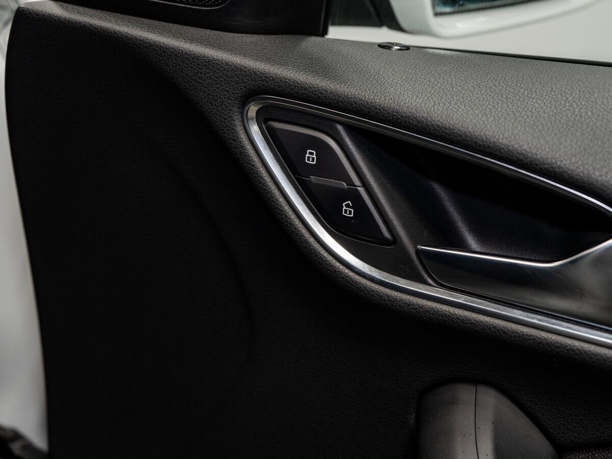 Audi Q3 2015 - фото автомобиля