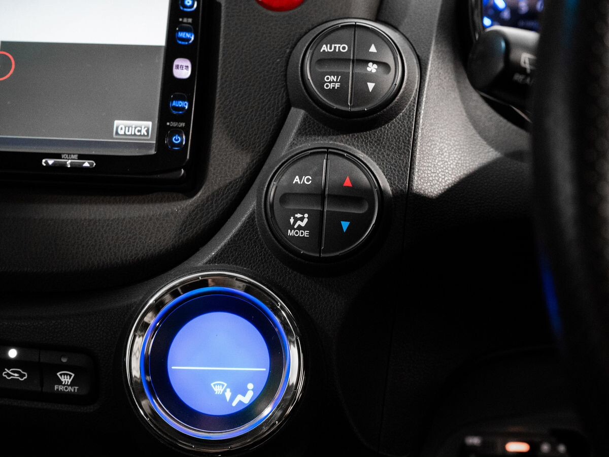 Honda Fit Shuttle 2012 - фото автомобиля