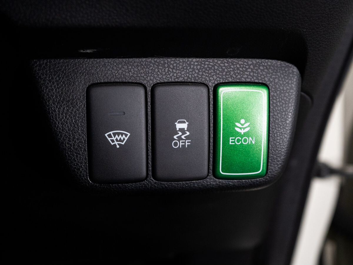 Honda Fit Shuttle 2012 - фото автомобиля